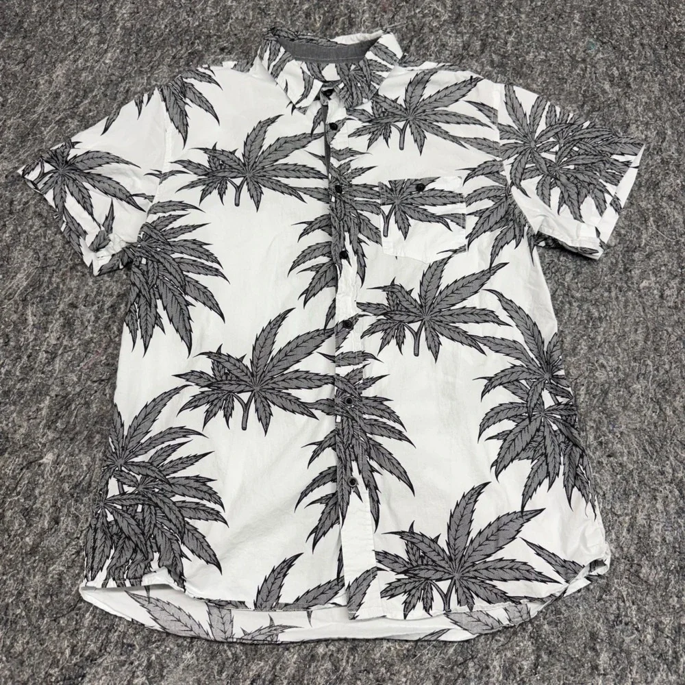 Eighty Eight Mens XL White‎ Black Pot Leaf Print Cotton Short Sleeve Button Down